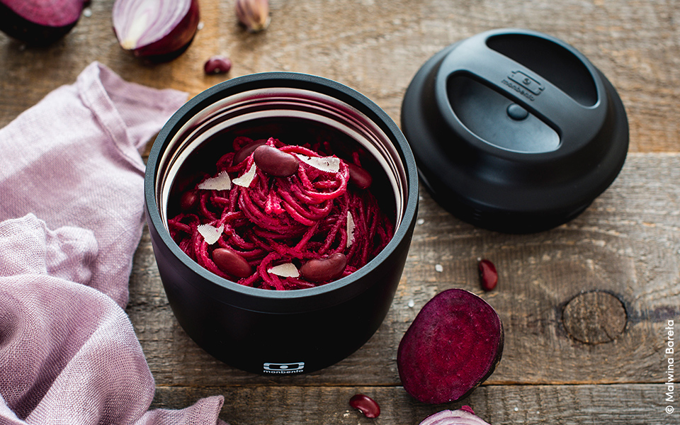 Beet pesto spaghetti