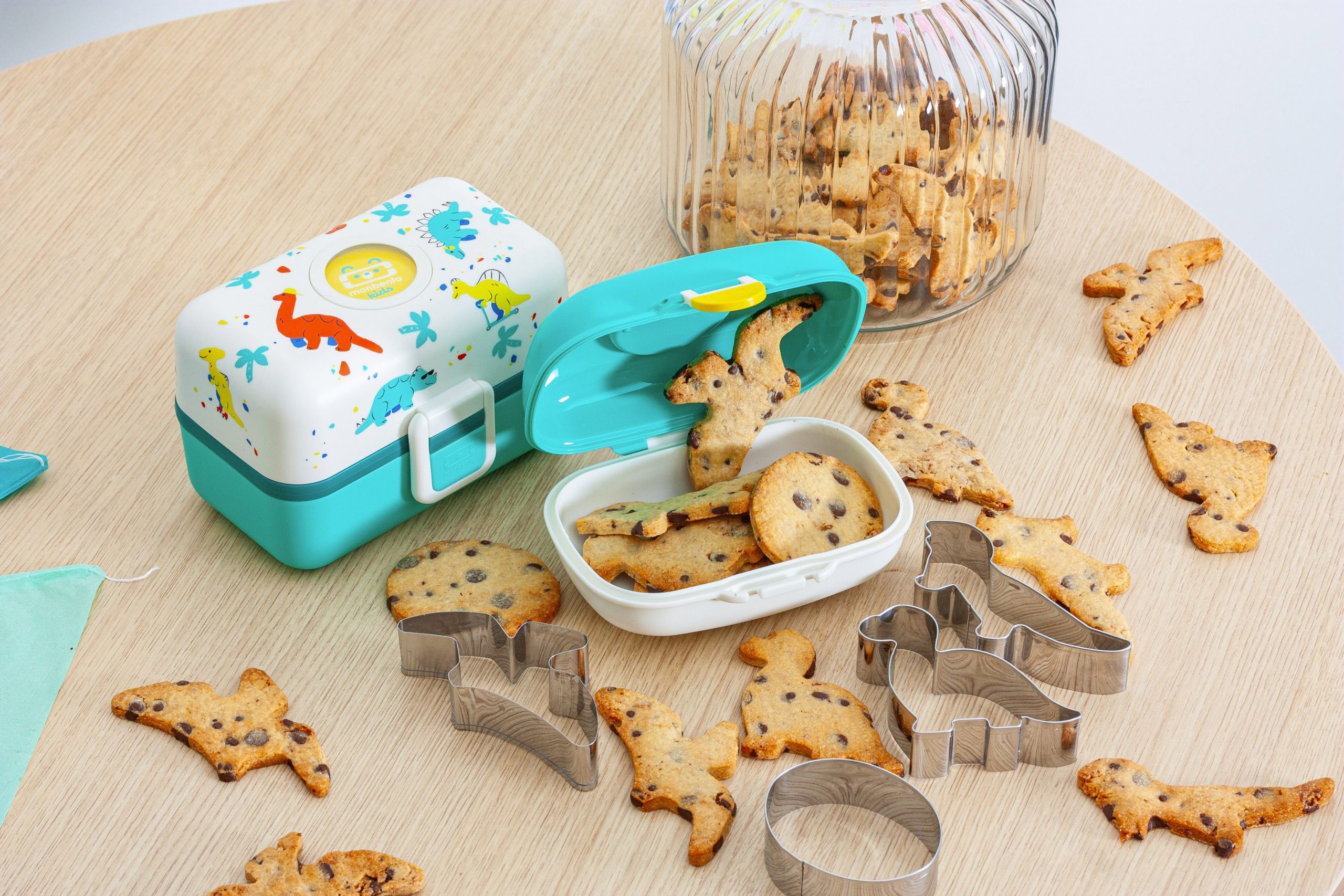 Chocolate chip shortbread cookies