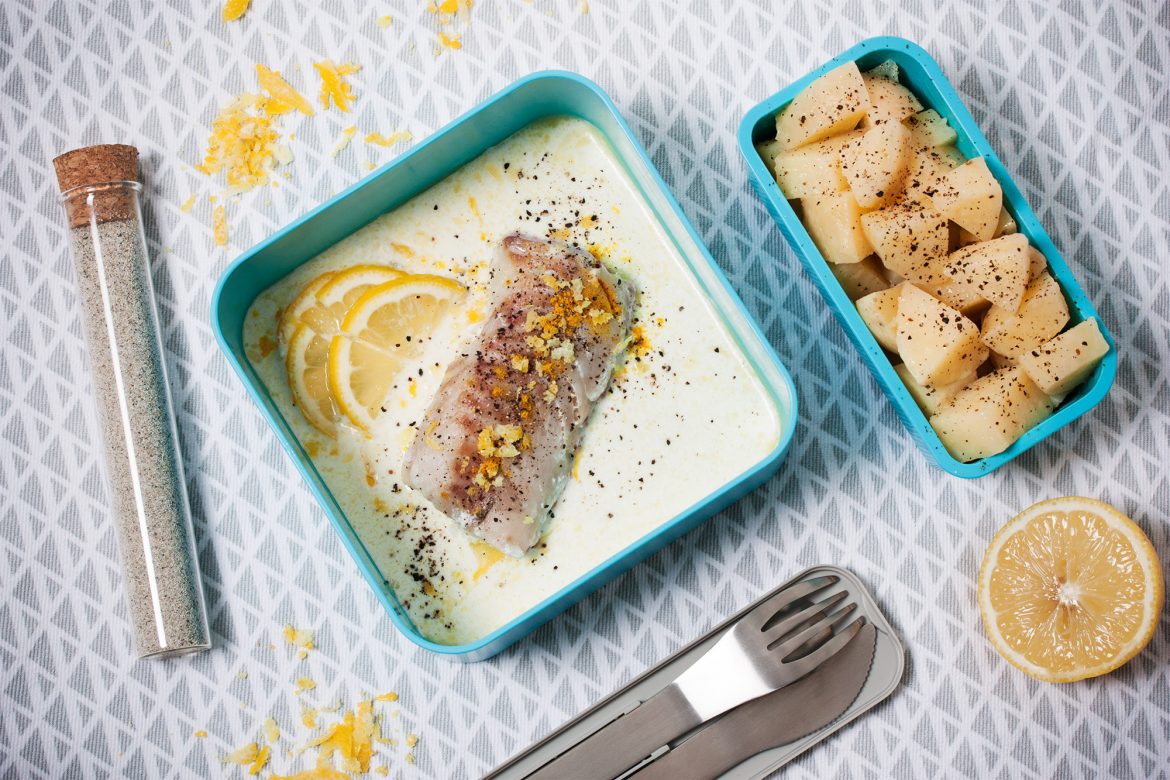 Microwaved hake’s filet with lemon sauce