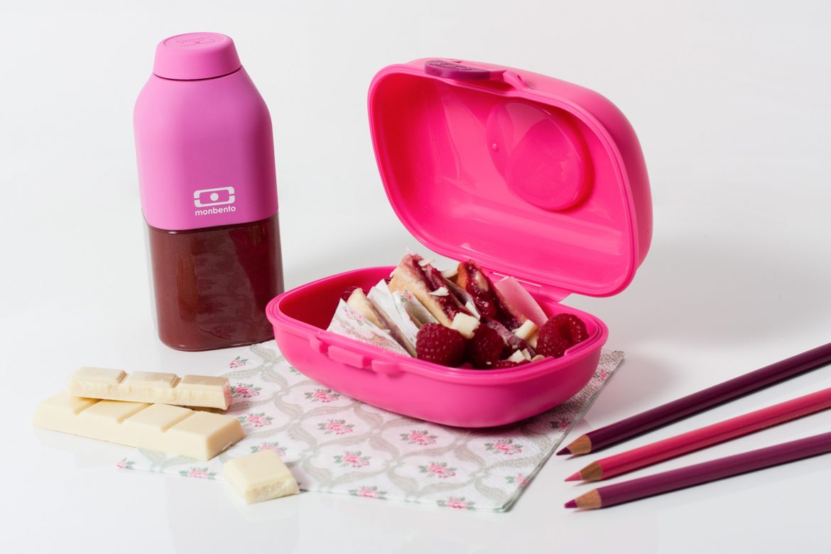 Toasted raspberry and white chocolate snack