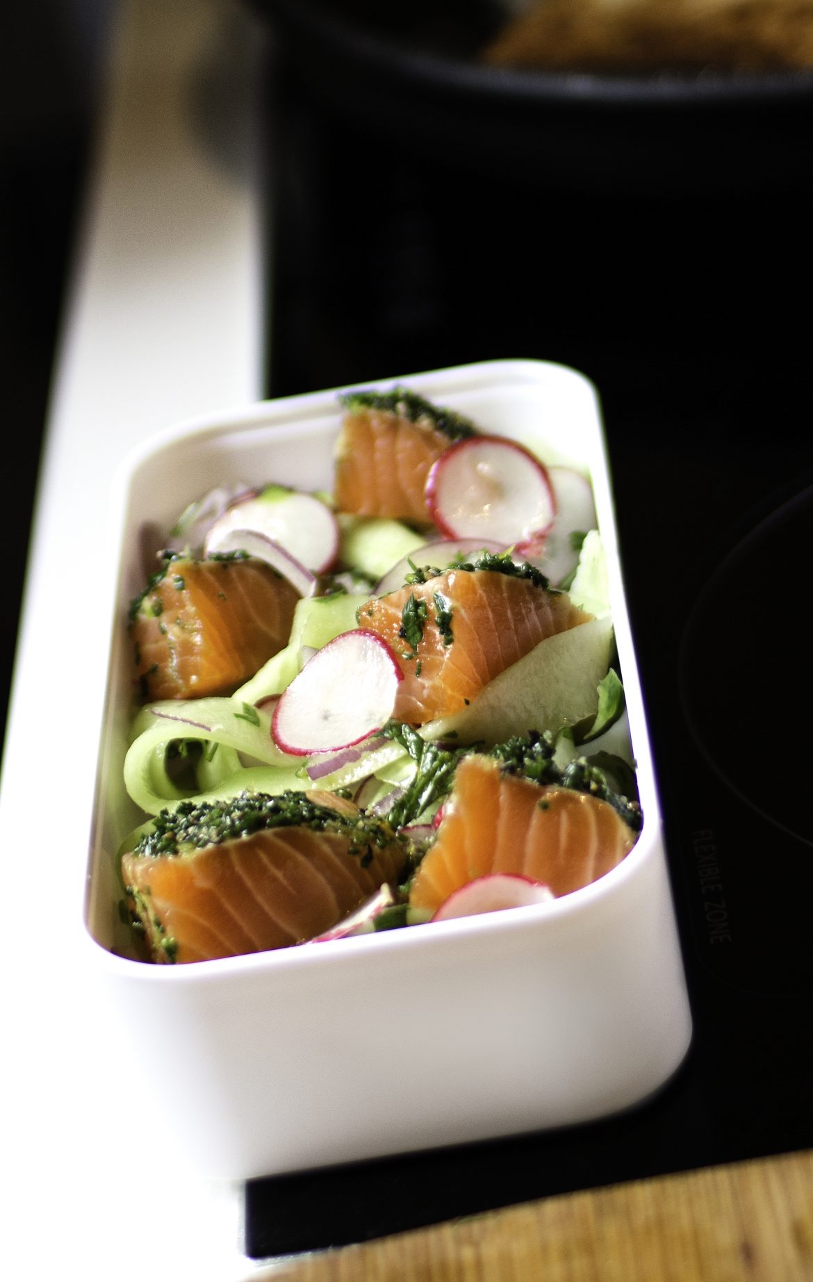Salmon-cucumber gravlax